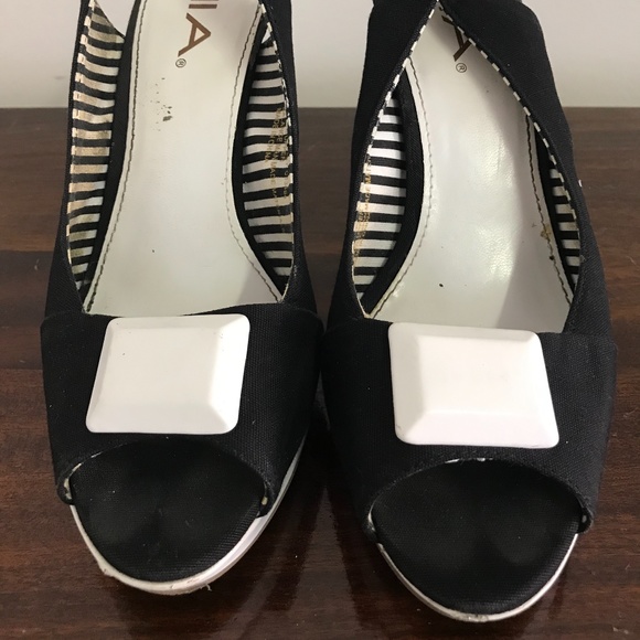 White Jewel Sling Back Pumps w/ Peep Toe - Picture 1 of 4